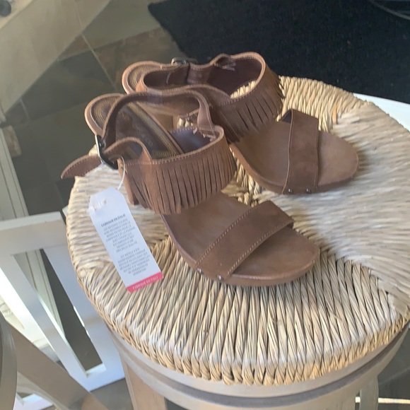 Levi's Shoes - Brown Suede sandals with fringe